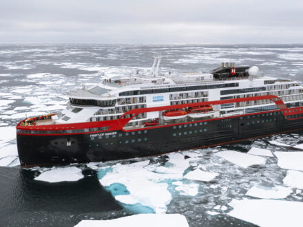 cruise ship that goes to antarctica