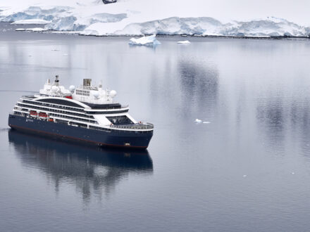 cruise ship that goes to antarctica